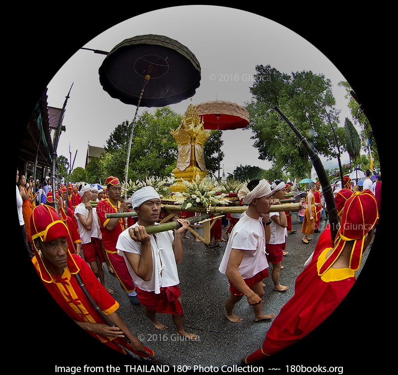 Image of Phra That on a palanquin at WatSuan Dok